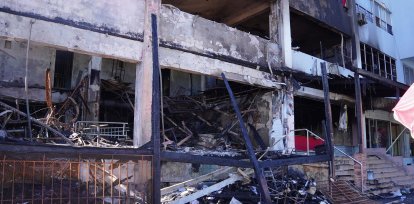 Devastador incendio frente a la UASD