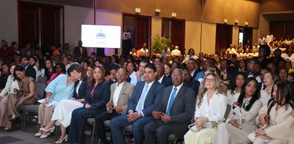 La actividad contó con panelistas que reflexionaron sobre los desafíos de la pobreza en el país