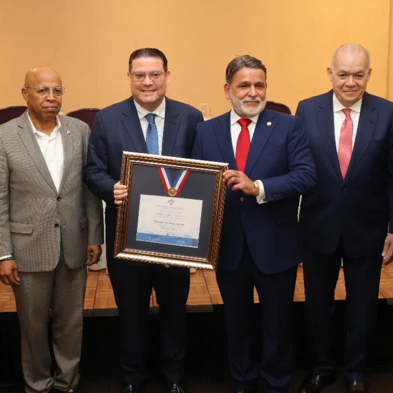 La FDC otorgó varios reconocimientos en sus 52 aniversario
