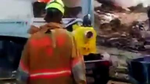 Teniente muestra los avances del incendio en Santo Domingo Este. Video llamada con el periódico HOY