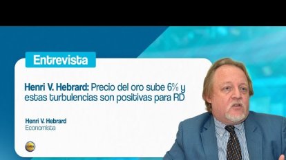 El economista Henri V. Hebrard expresó que el repunte del precio del oro a nivel mundial ha tenido un impacto positivo en la economía de la República Dominicana, al tratarse de un país exportador de este metal precioso.

Según explicó el especialista, el oro alcanzó por primera vez en la historia los 5,300 dólares por onza el pasado miércoles, lo que representa un impulso significativo para la balanza de pagos nacional.

“Cuando suben los precios del oro, el primer impacto que se tiene es en la balanza de pagos del país. Cuando sube, sube, y cuando baja, baja”, señaló Hebrard durante una entrevista concedida este martes en el programa El Día, que se transmite por Telesistema.