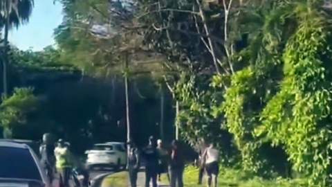 Hallan hombre muerto en acera del Jardín Botánico