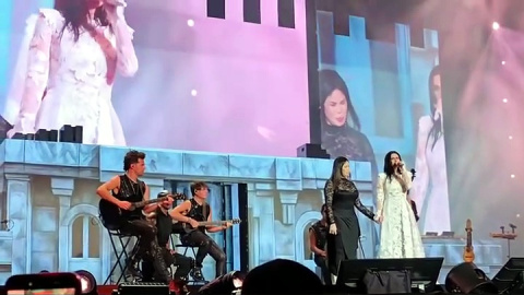 Zulinka Pérez y Laura Pausini