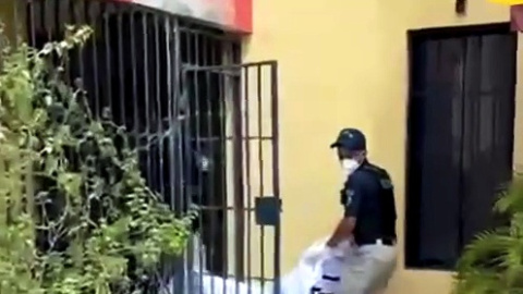 Hallan muertos a una madre y su hijo dentro de un apartamento en el Distrito Nacional