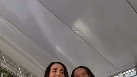 La primera dama Raquel Arbaje dando hombro