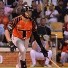 Jeimer Candelario despacha doble productor.  Tony Núñez.