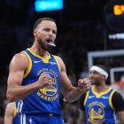 Stephen Curry sigue compilando estadísticas ofensivas.