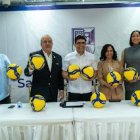 Foto de archivo de la primera entrega de la donación.