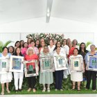 En el centro la Gerente y la Presidenta de Coopunión, Yudelka Jiménez y Ramona Gil, rodeadas de las mujeres reconocidas por la entidad.