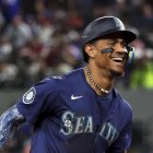 Julio Rodríguez contribuyó a la victoria de Seattle.