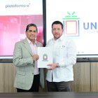 En la gráfica, el canciller de UNICARIBE, doctor José Alejandro Aybar M., adjunto a Héctor Escobar de Educaçao+a.