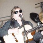 Cheo Feliciano iza y exalta símbolo nacional