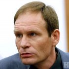 Caníbal narrará vida en libro