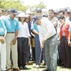 Leonel agradece apoyo a torneo de golf