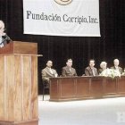 Entregan el Premio Literatura 2004 a Andrés L. Mateo