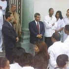Colegio amenaza con retirar 11,000 médicos