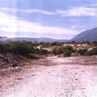 Extraen materiales cerca de la laguna Cabral