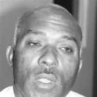 Buhoneros defienden espacio de ventas