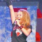 Aplazan concierto de Belinda por falsa alarma de bomba