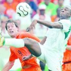Holanda a octavos de final al batir a Costa de Marfil 2-1