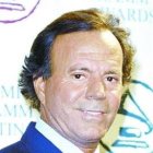 Aplazan demanda a <BR>Julio Iglesias