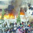 Musulmanes queman embajadas en protesta dibujos Mahoma