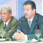 LF defiende reforma por vía de consultas