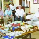 Revisan la situación del turismo con Leonel