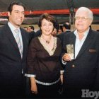 Artistas plásticos exhiben murales<br />sobre desaparición del consumismo<br />con las tradiciones navideñas