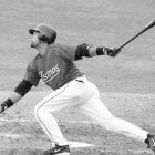 Willy Taveras Sigue con racha de hits, dispara doble y sencillo