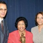 Premian primera mujer contable