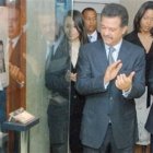 Billete y moneda conmemorativos