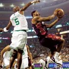 Boston coloca la serie semifinal<BR>a su favor 2-0 frente a Cleveland