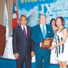 El Ateneo Dominicano galardona a Luis Manuel Bonetti