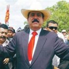 <STRONG>Democracia se tambalea<BR></STRONG>El golpe contra Zelaya pone<BR> en peligro a otras naciones