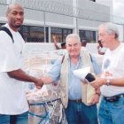 Mano a Mano  de  Iberia  dona ayuda humanitaria  Haití