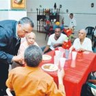 COD realiza cena con ancianos el día de la Navidad