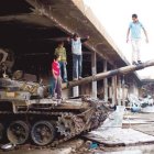 La OTAN bombardea entorno casa Gadafi
