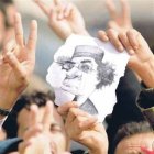 Gadafi se resiste a dejar poder