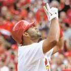 Pujols la saca pero pierde