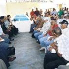 <P>Presidente Medina escucha productores</P>