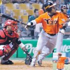 TOROS  MALTRATAN AL LEÓN<BR>Le propinan una dura derrota 8-6