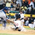 Tigres triunfan en Santiago