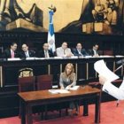 En vistas públicas resaltan pieza  regula  tarjetas  crédito