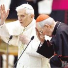 Papa Benedicto XVI dice urge renovación de Iglesia