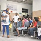 Hospitales repletos de niños con fiebre y dolor de cabeza