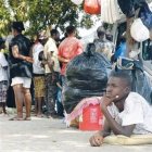 <P>Haitianos permanecerán frente a la sede de trabajo</P>