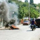 En barrios Salcedo protestan por falta de agua y de luz