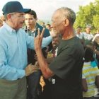 Presidente realiza un amplio recorrido Azua, promete apoyo