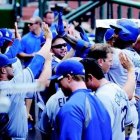 Hanley pega H4 de 3 CE